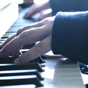 我下载一个男人日三个以上的女人p
